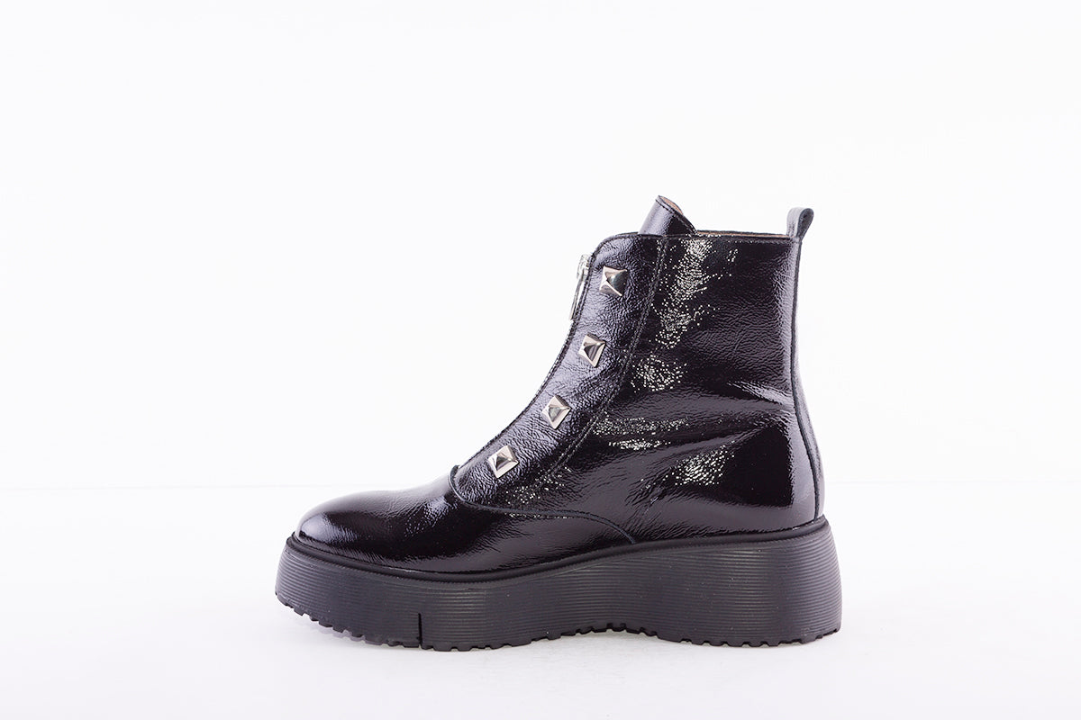 WONDERS - A-9301 LOW WEDGE ANKLE BOOT - BLACK PATENT