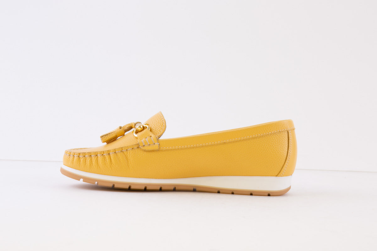 AEROBICS - 8380.003 FLAT SLIP-ON MOCCASIN SHOE - MUSTARD