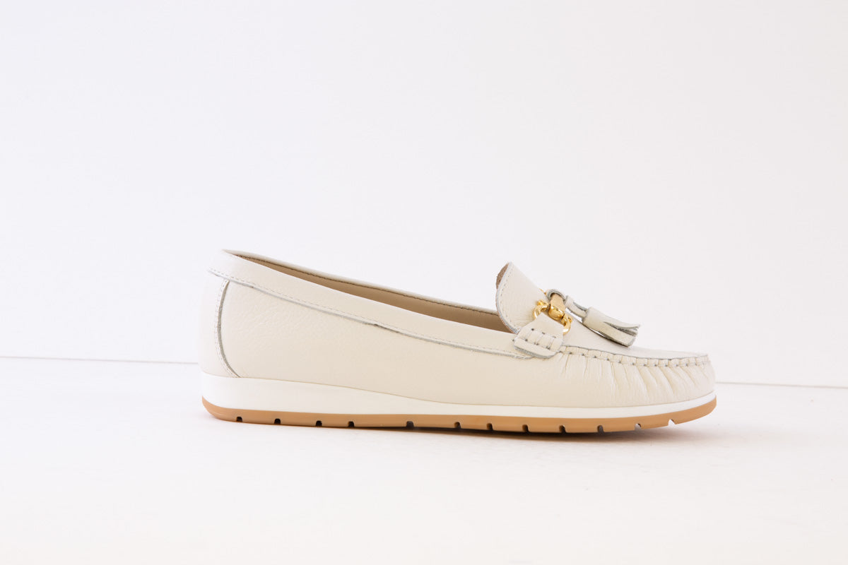 AEROBICS - 8380.001 FLAT SLIP-ON MOCCASIN SHOE - WHITE LEATHER