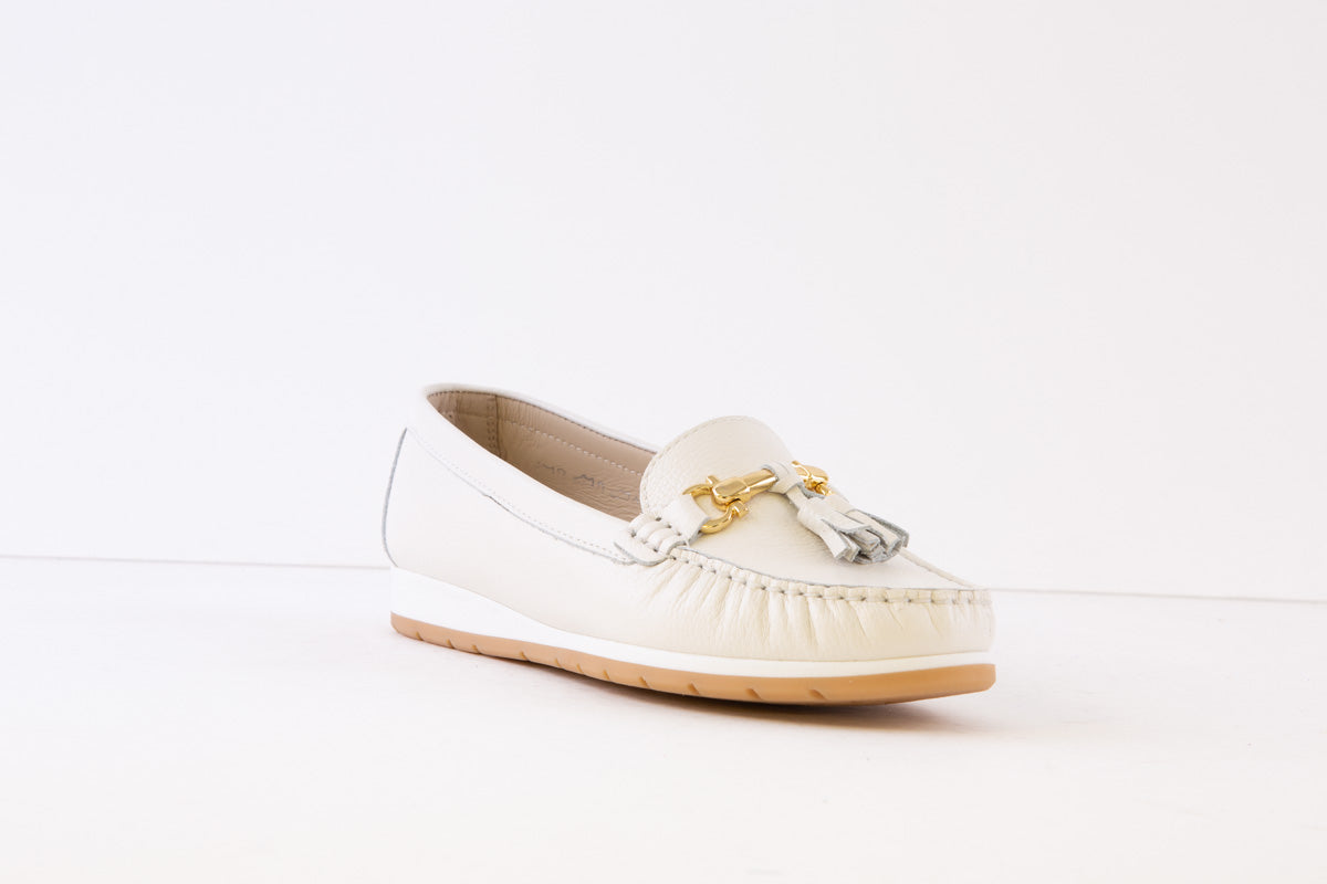 AEROBICS - 8380.001 FLAT SLIP-ON MOCCASIN SHOE - WHITE LEATHER