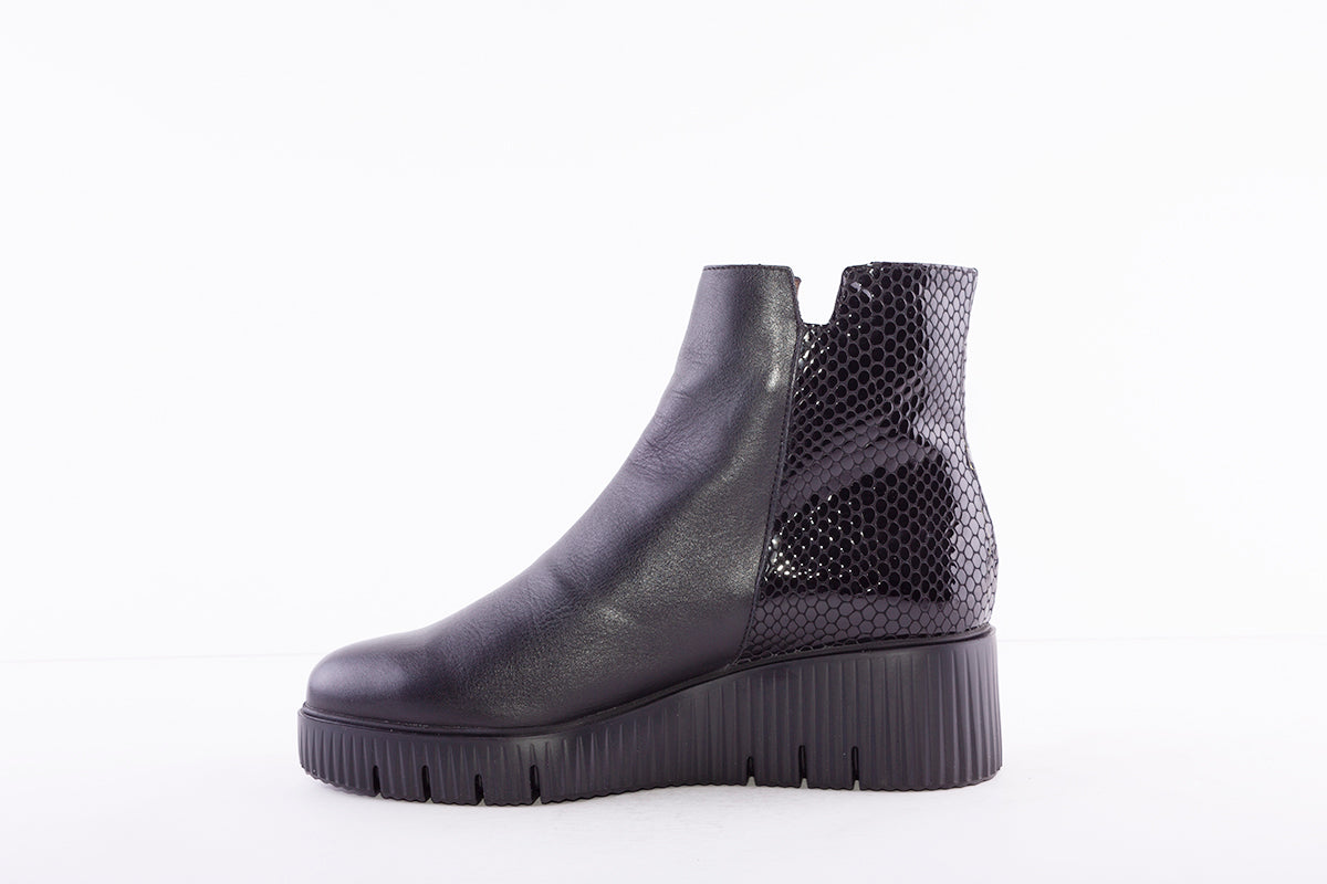 WONDERS - E-6224 LOW WEDGE ANKLE BOOT - BLACK LEATHER/SNAKE