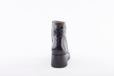 WONDERS - E-6224 LOW WEDGE ANKLE BOOT - BLACK LEATHER/SNAKE