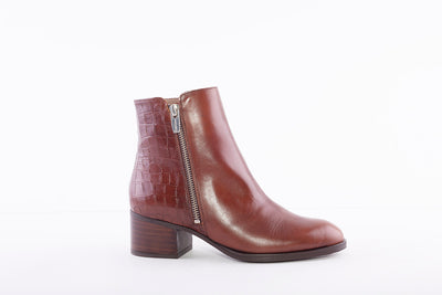 WONDERS - G-5104 LOW HEEL ANKLE BOOT - BROWN LEATHER