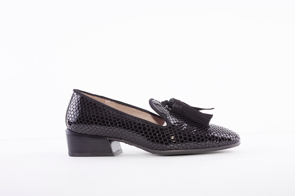 WONDERS - C-6302 FLAT TASSEL SHOE - BLACK SNAKESKIN