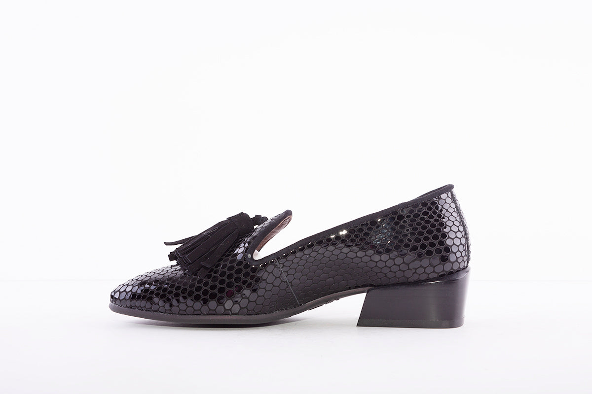 WONDERS - C-6302 FLAT TASSEL SHOE - BLACK SNAKESKIN