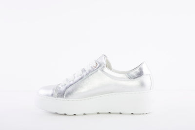 CALLAGHAN - 14913 LACED PLATFORM TRAINER - SILVER