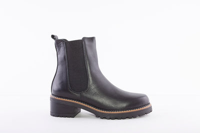 MARIA JAEN - 3121 LOW HEEL GUSSET FASHION ANKLE BOOT - BLACK LEATHER