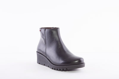 PEPE MENARGUES - 20824 MEDIUM WEDGE ANKLE BOOT - BLACK LEATHER