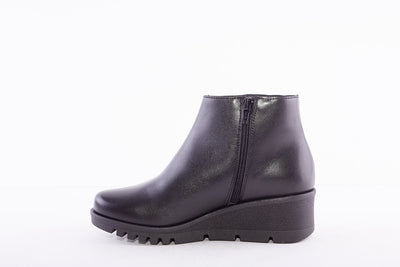 PEPE MENARGUES - 20824 MEDIUM WEDGE ANKLE BOOT - BLACK LEATHER