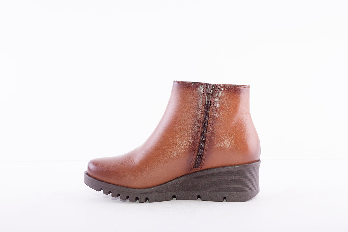 PEPE MENARGUES- 20824 MEDIUM WEDGE ANKLE BOOT - TAN LEATHER