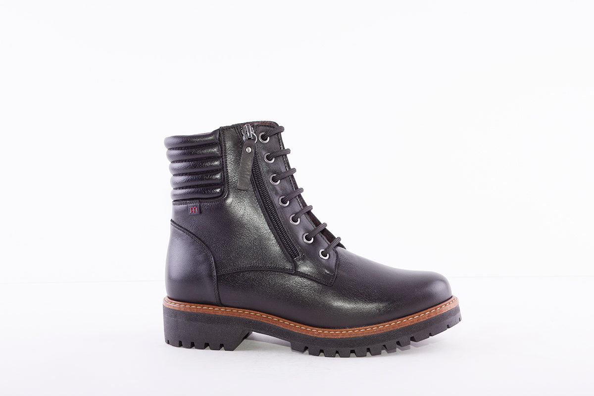 PEPE MENARGUES - 20309 LOW HEEL LACED ANKLE BOOT WITH SIDE ZIP - BLACK LEATHER