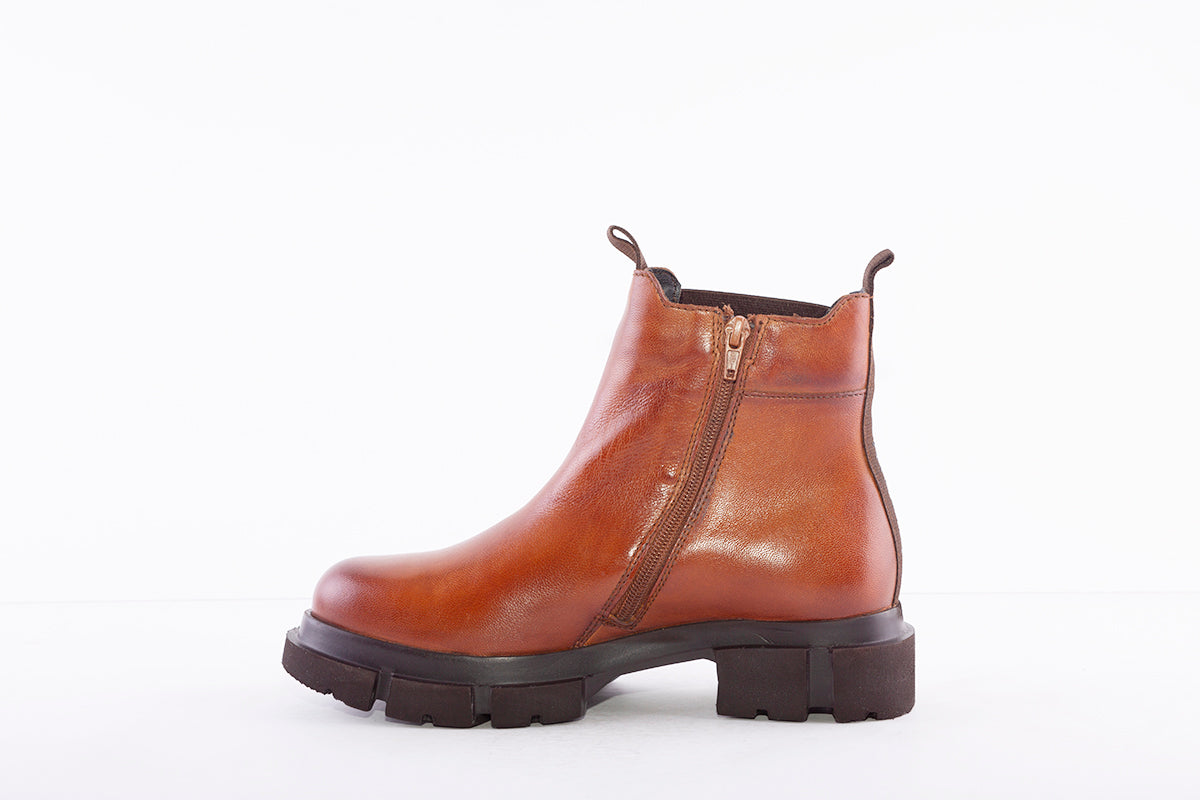 BUGATTI - 411-A0W3B FASHION ZIP GUSSET ANKLE BOOT - TAN