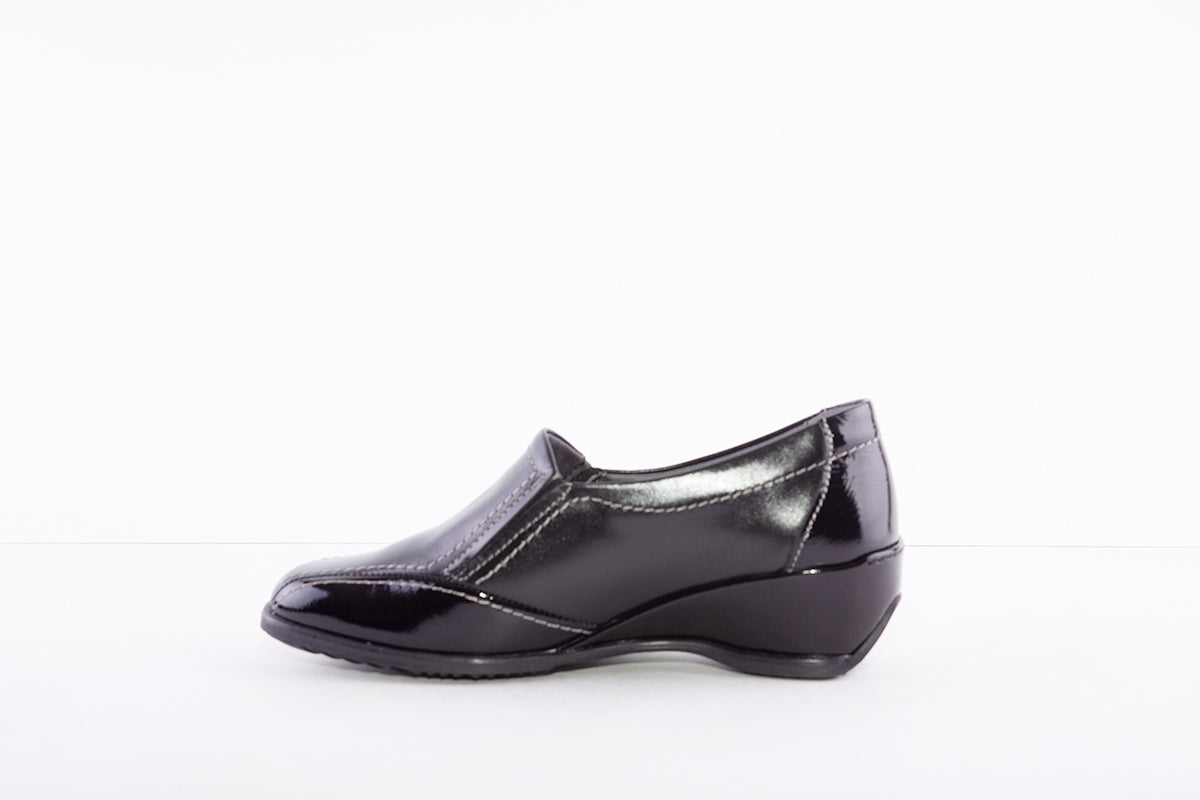 SUAVE - ROSEBUD SLIP ON LOW WEDGE COMFORT SHOE - BLACK