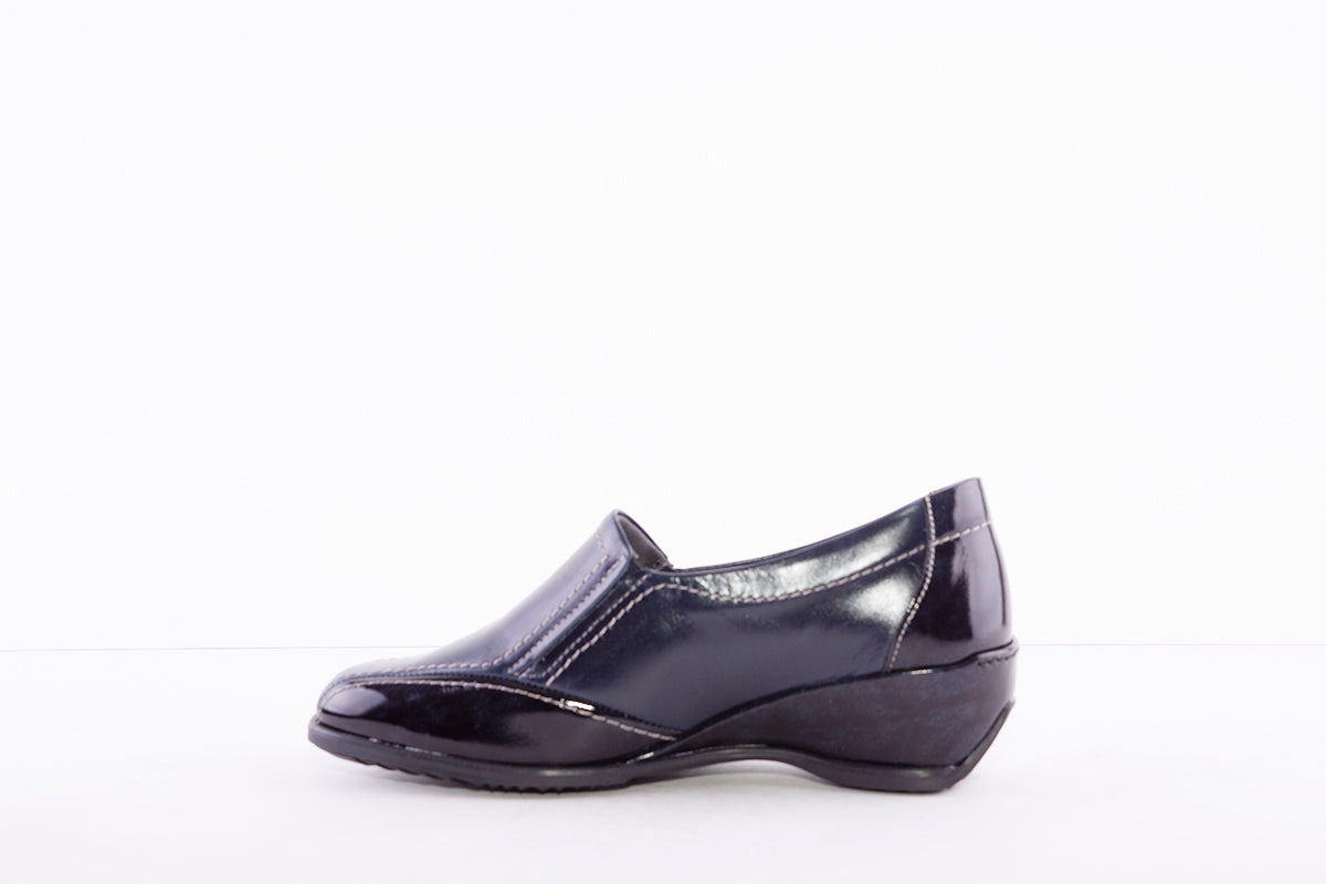 SUAVE - ROSEBUD SLIP ON LOW WEDGE COMFORT SHOE - NAVY