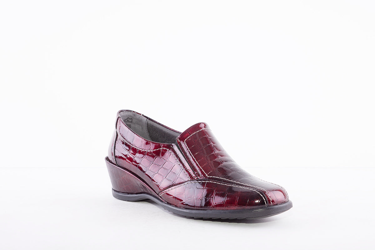 SUAVE - ROSEBUD SLIP ON LOW WEDGE COMFORT SHOE - BURGANDY