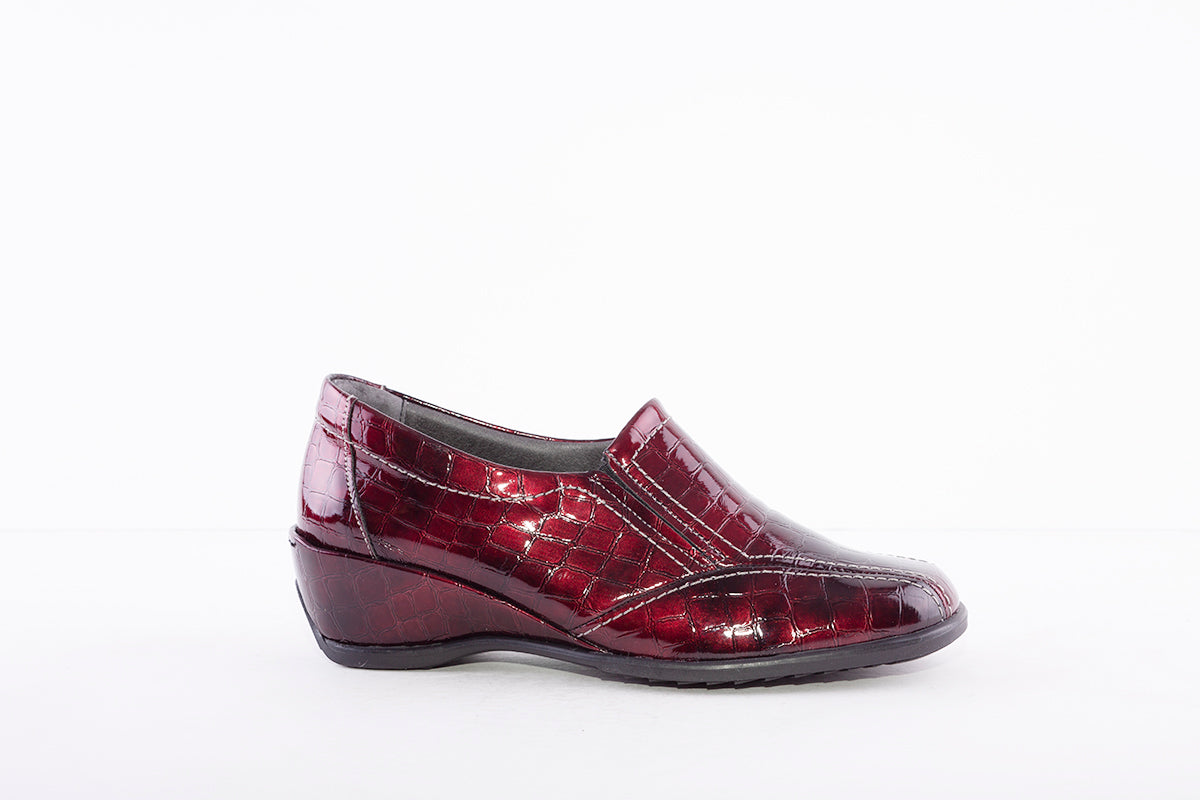 SUAVE - ROSEBUD SLIP ON LOW WEDGE COMFORT SHOE - BURGANDY