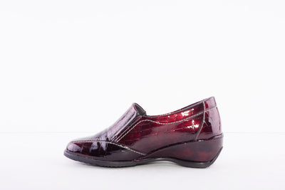 SUAVE - ROSEBUD SLIP ON LOW WEDGE COMFORT SHOE - BURGANDY