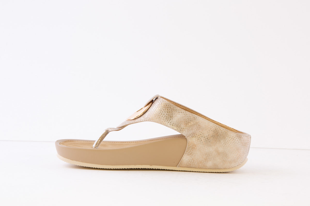 HEAVENLY FEET - CHARM TOE-POST FASHION MULE - GOLD
