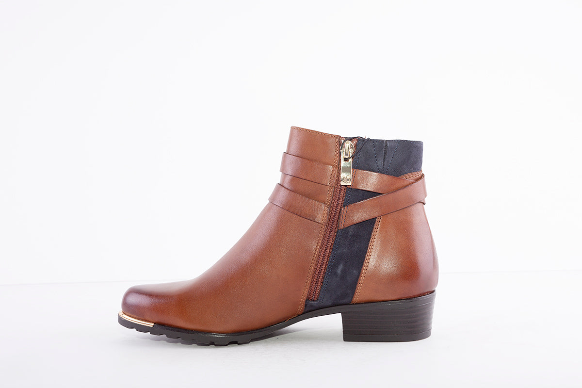 CAPRICE - 25309-987 LOW HEEL ANKLE BOOT WITH ZIP - TAN/NAVY