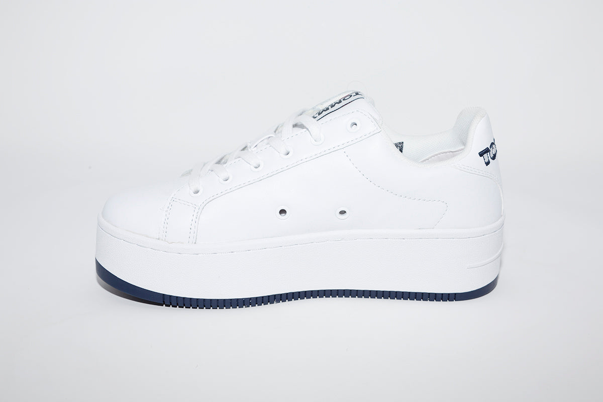 LDS LACED WALKING SHOE - WHITE