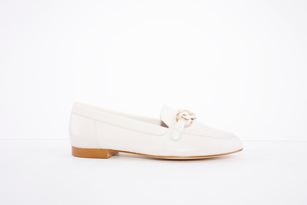 MARIA JAEN - 4015 FASHION LOAFER WITH CHAIN DETAIL - BEIGE LEATHER