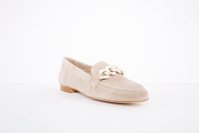 MARIA JAEN - 4015 FASHION LOAFER WITH CHAIN DETAIL - BEIGE SUEDE