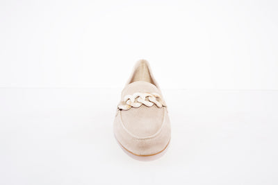 MARIA JAEN - 4015 FASHION LOAFER WITH CHAIN DETAIL - BEIGE SUEDE