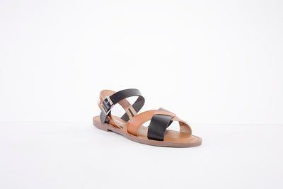 REFRESH- 79293- FLAT FASHION STRAP SANDAL - BLACK/TAN