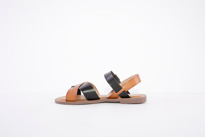 REFRESH- 79293- FLAT FASHION STRAP SANDAL - BLACK/TAN