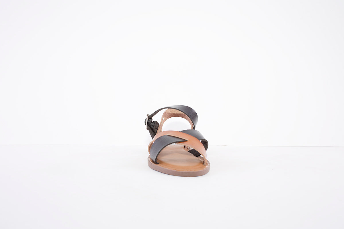REFRESH- 79293- FLAT FASHION STRAP SANDAL - BLACK/TAN