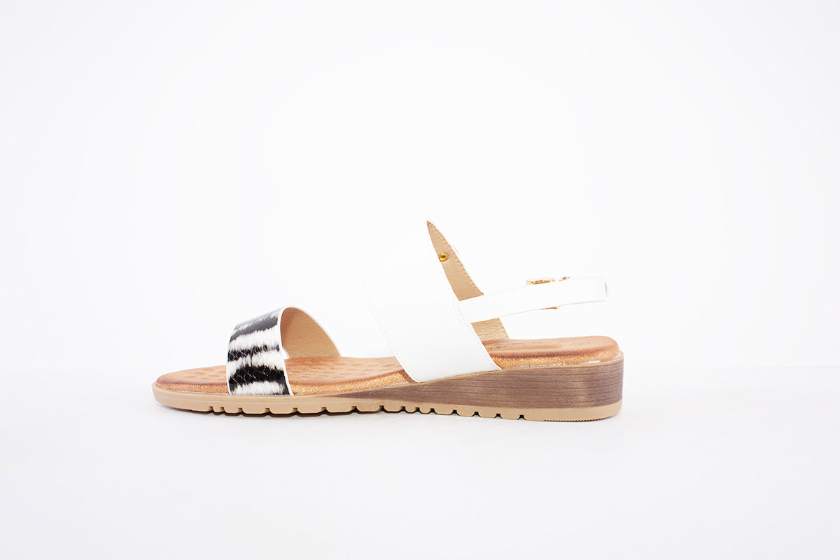 LUNAR - JLH311 TUSCANY FLAT STRAP FASHION SANDAL - WHITE