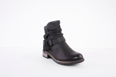 RIEKER - Y9111-00- LACED FUR LINED ANKLE BOOT WITH SIDE ZIP - BLACK PATENT