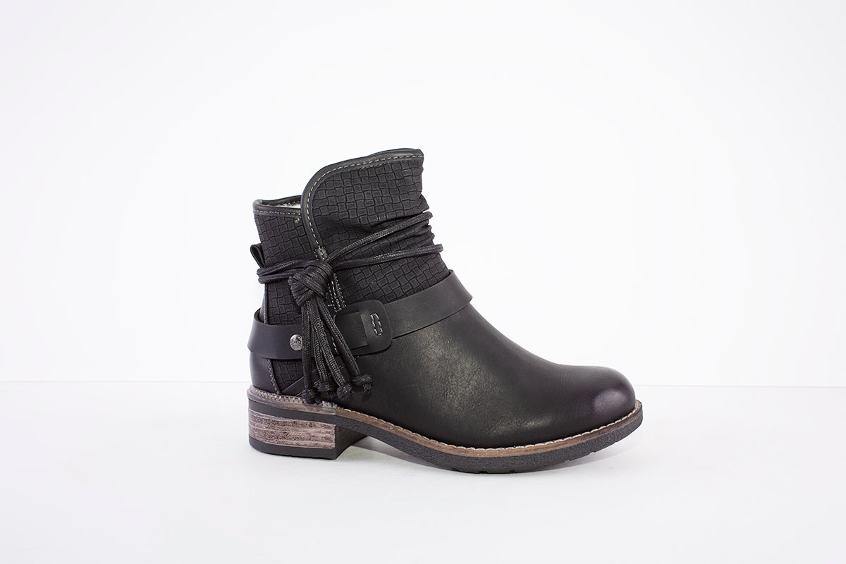 RIEKER - Y9111-00- LACED FUR LINED ANKLE BOOT WITH SIDE ZIP - BLACK PATENT
