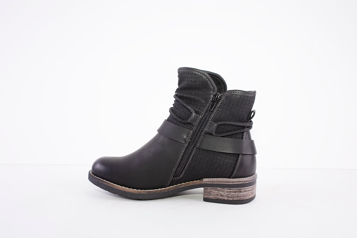RIEKER - Y9111-00- LACED FUR LINED ANKLE BOOT WITH SIDE ZIP - BLACK PATENT