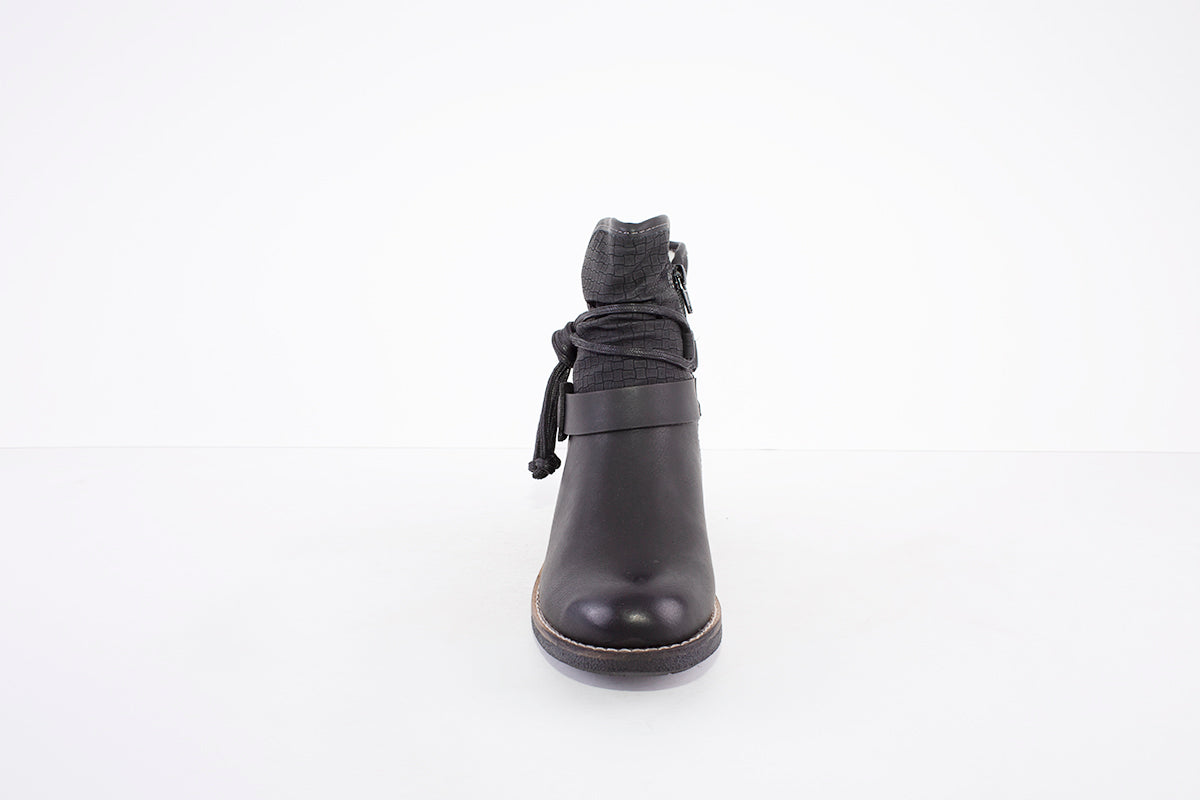 RIEKER - Y9111-00- LACED FUR LINED ANKLE BOOT WITH SIDE ZIP - BLACK PATENT