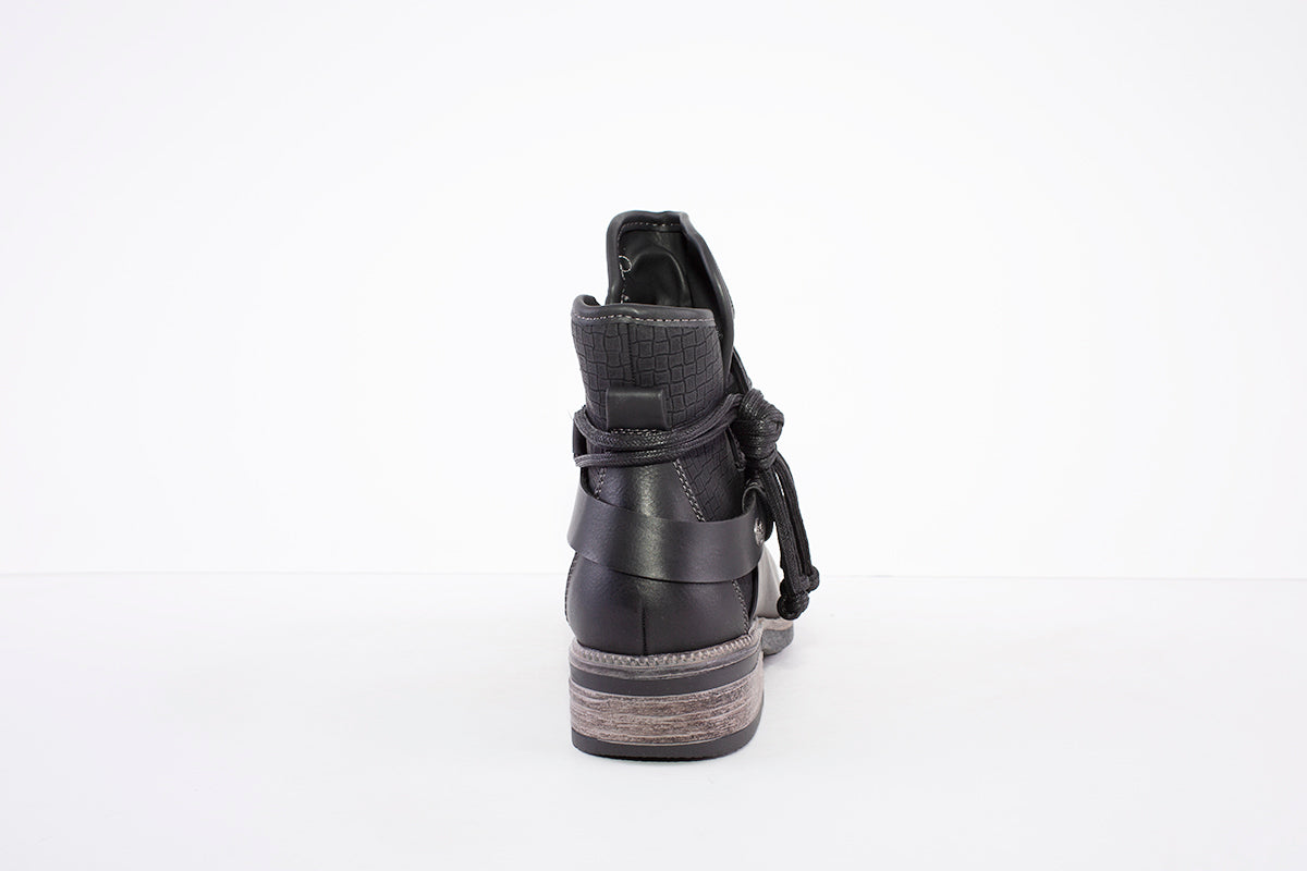RIEKER - Y9111-00- LACED FUR LINED ANKLE BOOT WITH SIDE ZIP - BLACK PATENT