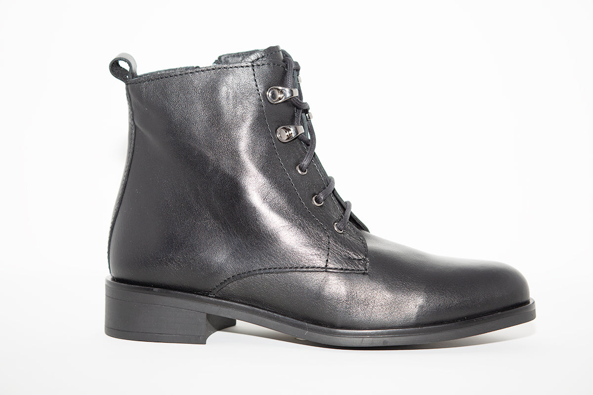 MARIA JAEN - 1007N FLAT LACED ANKLE BOOT - BLACK LEATHER