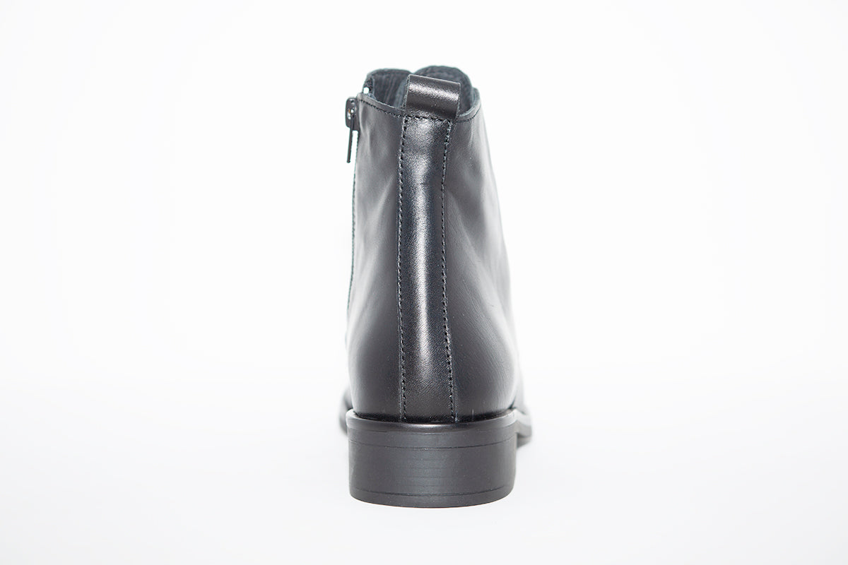 MARIA JAEN - 1007N FLAT LACED ANKLE BOOT - BLACK LEATHER