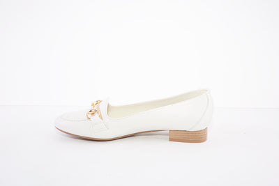 MARIA JAEN - 4023 FLAT LOAFER WITH GOLD CHAIN DETAIL - CREAM LEATHER