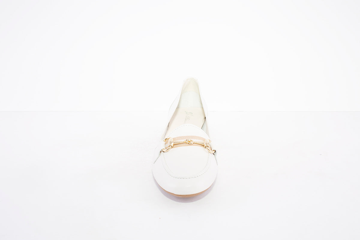 MARIA JAEN - 4023 FLAT LOAFER WITH GOLD CHAIN DETAIL - CREAM LEATHER