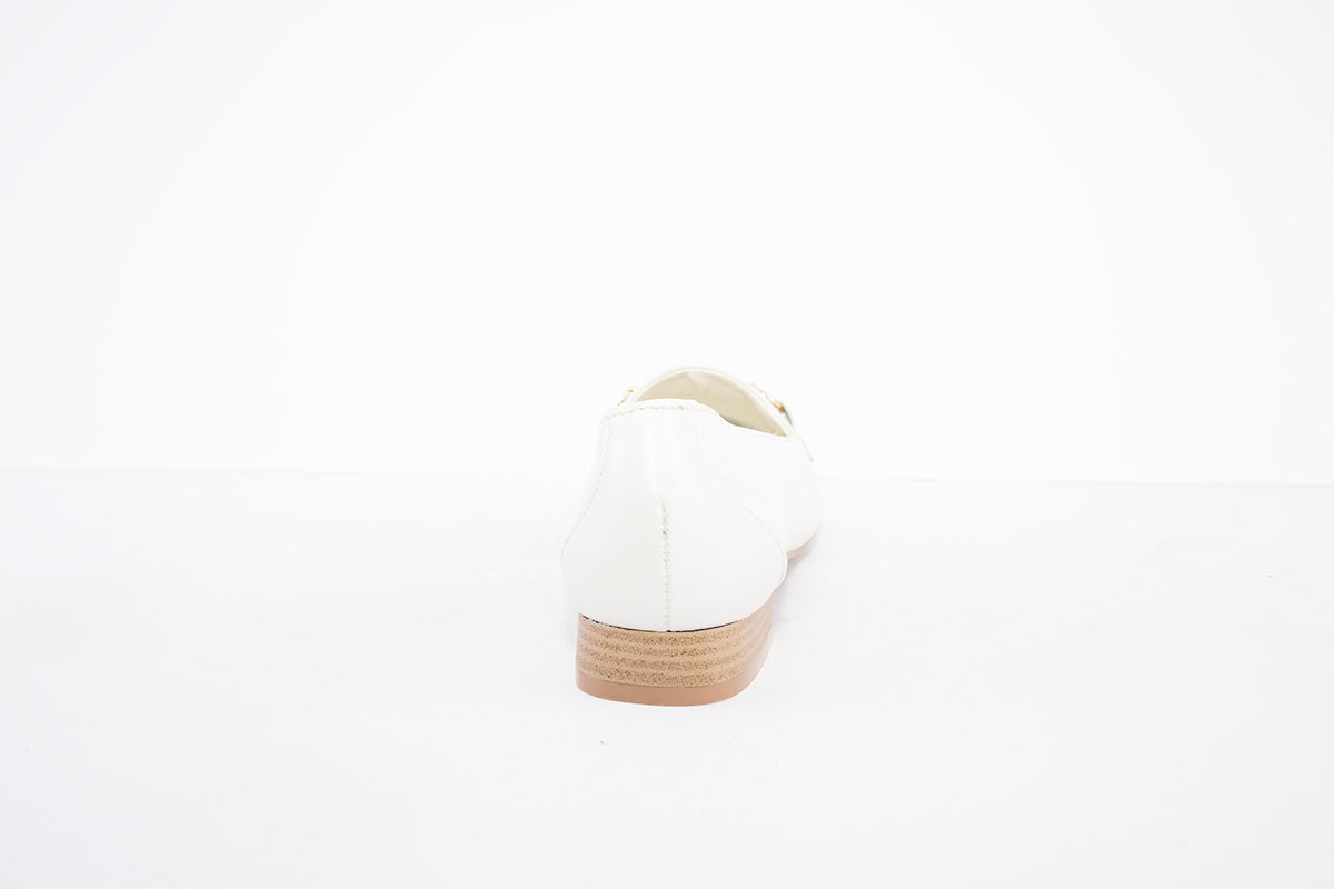 MARIA JAEN - 4023 FLAT LOAFER WITH GOLD CHAIN DETAIL - CREAM LEATHER