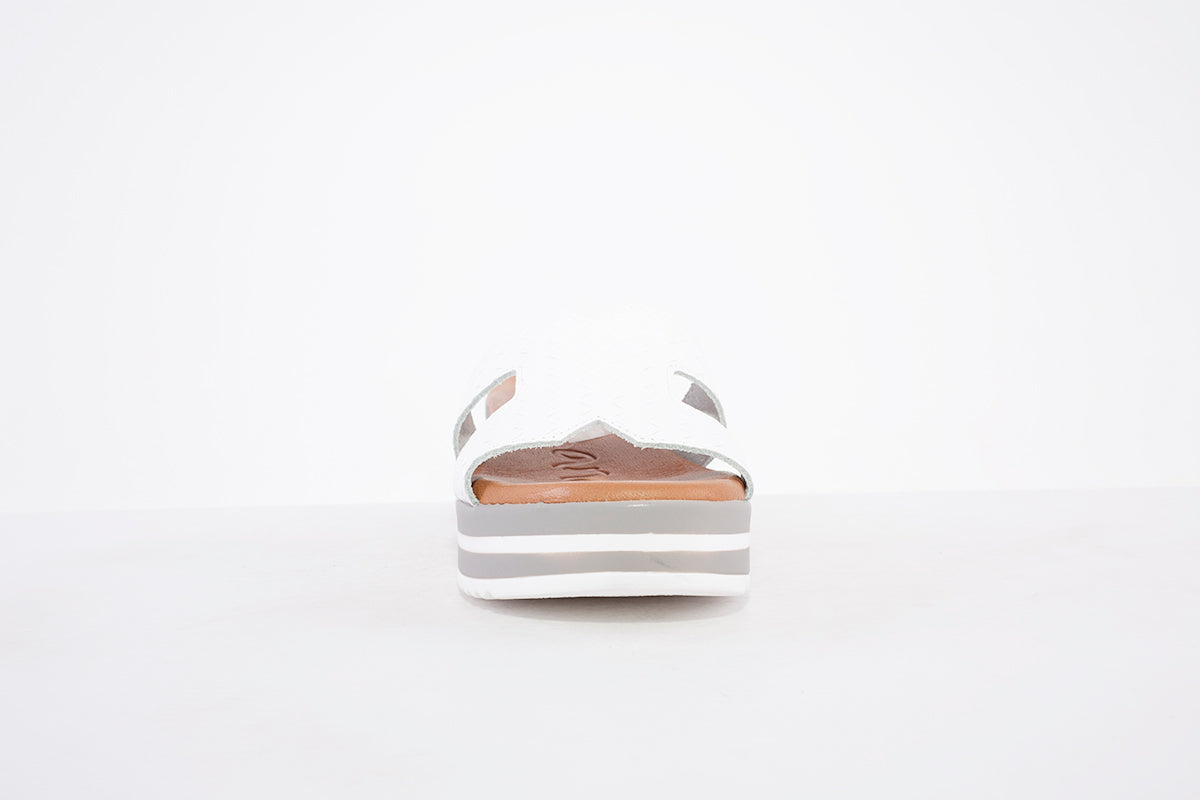OH MY SANDALS - 5001 PLATFORM WEDGE FASHION MULE - WHITE