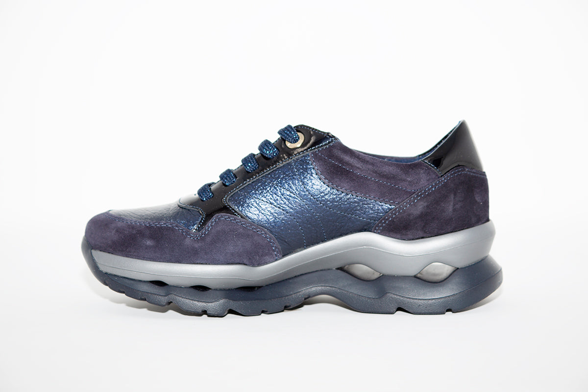 CALLAGHAN - 18811 LACED WEDGE TRAINER - NAVY