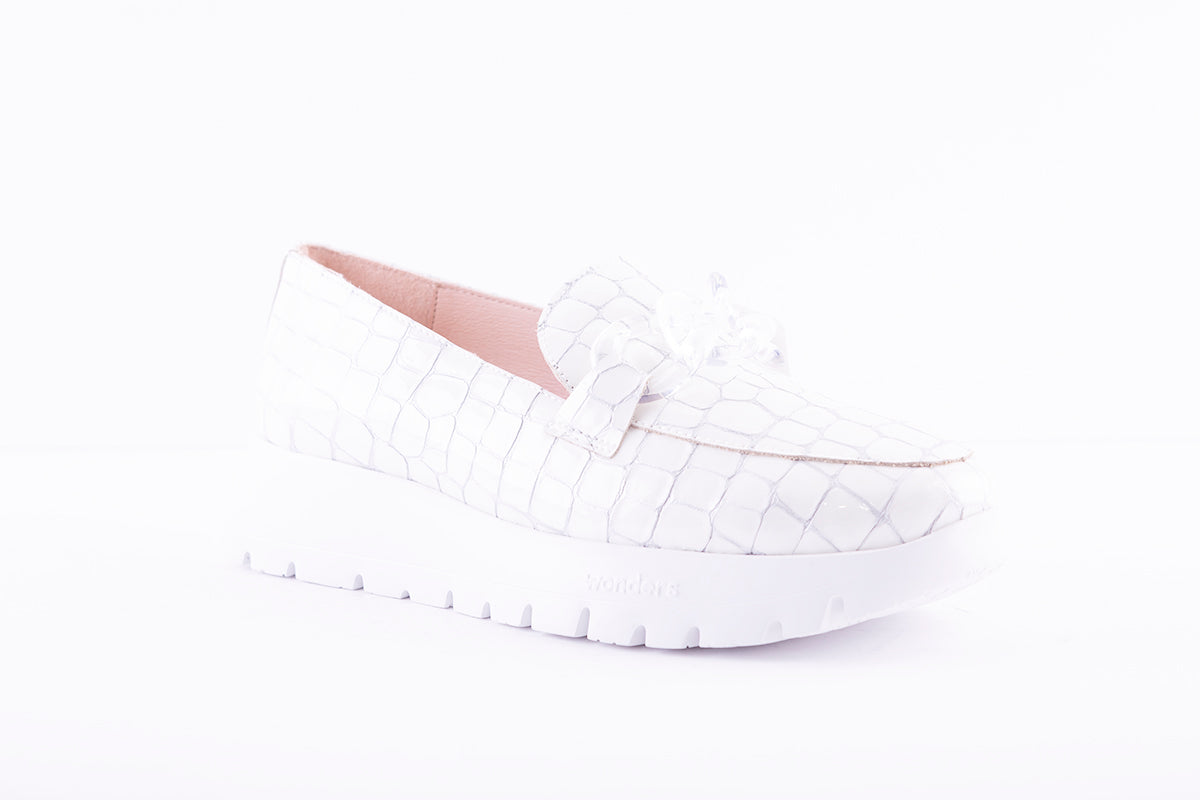 WONDERS - PATENT LEATHER CHAIN MOCCASIN - WHITE