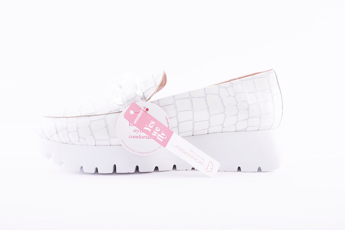 WONDERS - PATENT LEATHER CHAIN MOCCASIN - WHITE