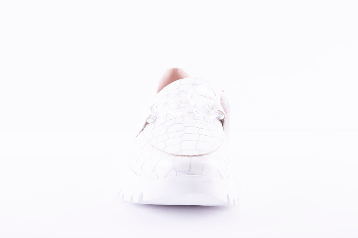 WONDERS - PATENT LEATHER CHAIN MOCCASIN - WHITE