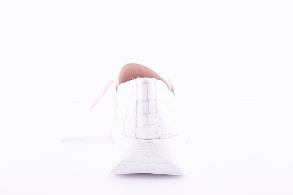 WONDERS - PATENT LEATHER CHAIN MOCCASIN - WHITE