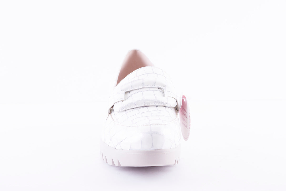 LDS WEDGE SHOE - WHITE PATENT