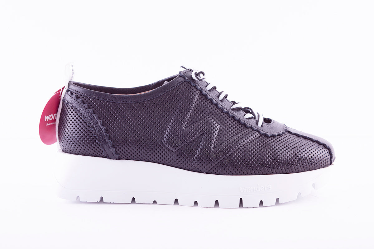 WONDERS - Sneaker in perforated leather (Black)
