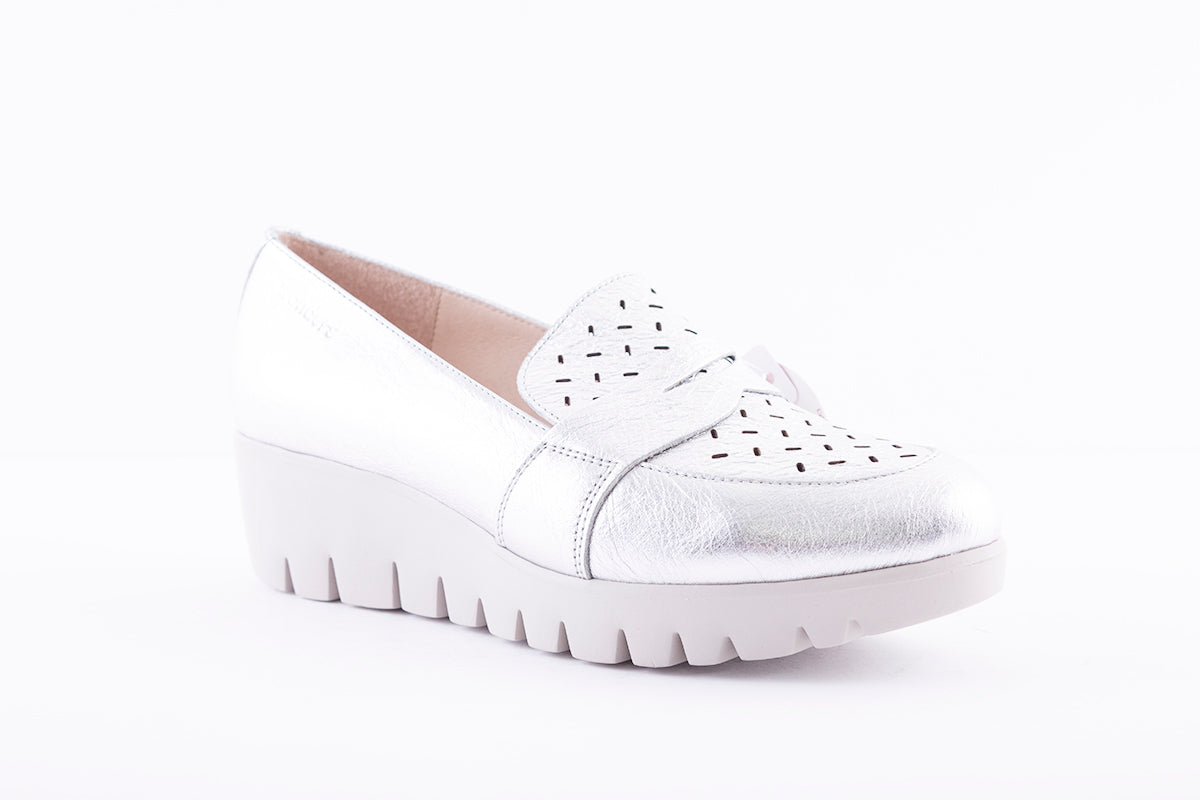 WONDERS - 33208 LOW WEDGE SLIP ON SHOE - SILVER METALLIC